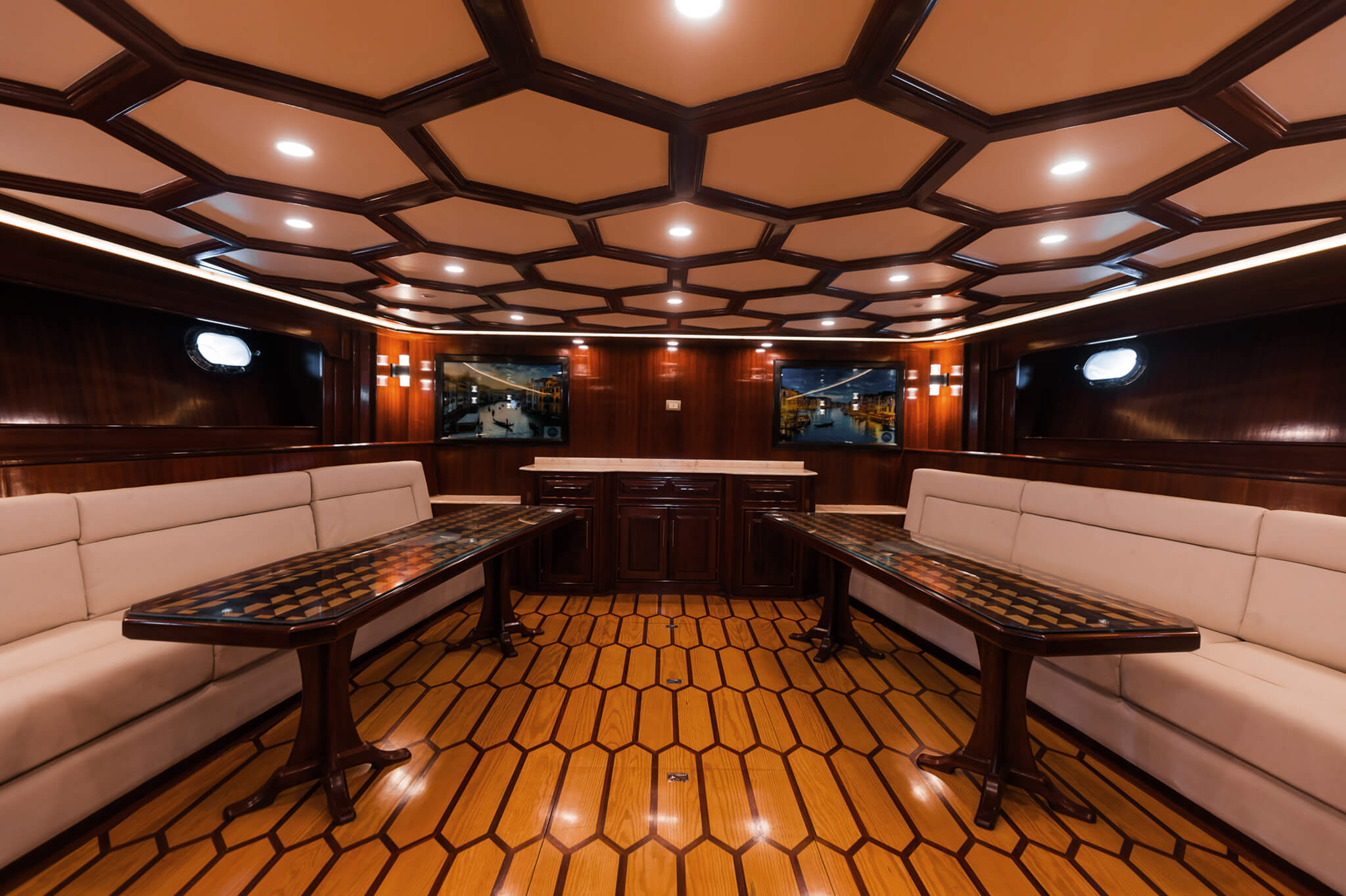 Royal cruise boat hurghada -luxury snorkeling interior 1